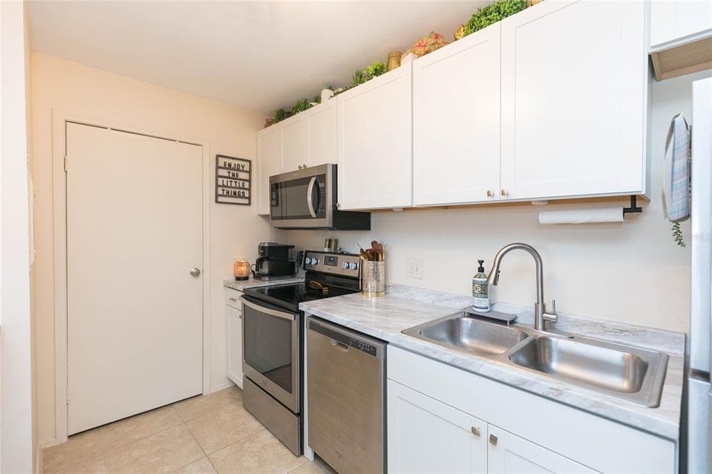 1400 GANDY BOULEVARD N 507 photo 8