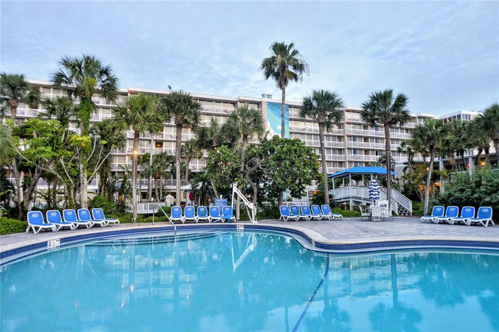 5500 GULF BOULEVARD 6241 photo 2
