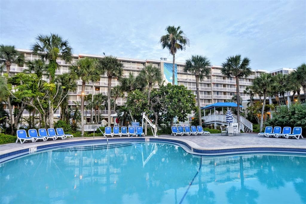 5500 GULF BOULEVARD 7230 photo 2