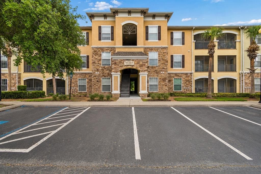 10203 COURTNEY PALMS BOULEVARD 103 photo 1