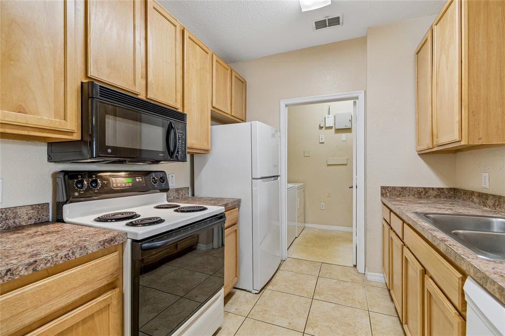 10203 COURTNEY PALMS BOULEVARD 103 photo 15
