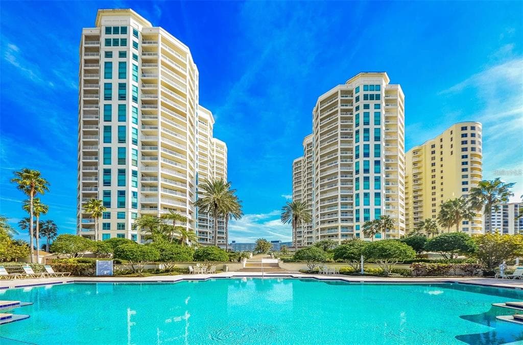1180 GULF BOULEVARD 906 photo 2