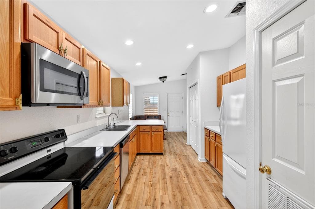 125 ANN STREET photo 8