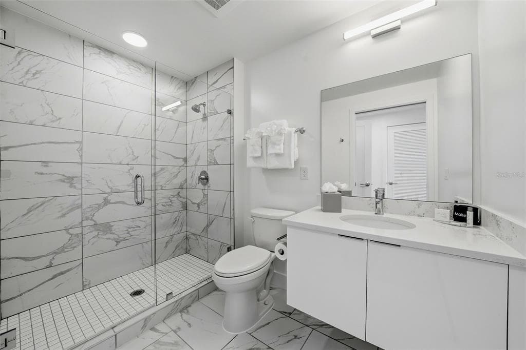 411 E SHORE DRIVE 502 photo 8