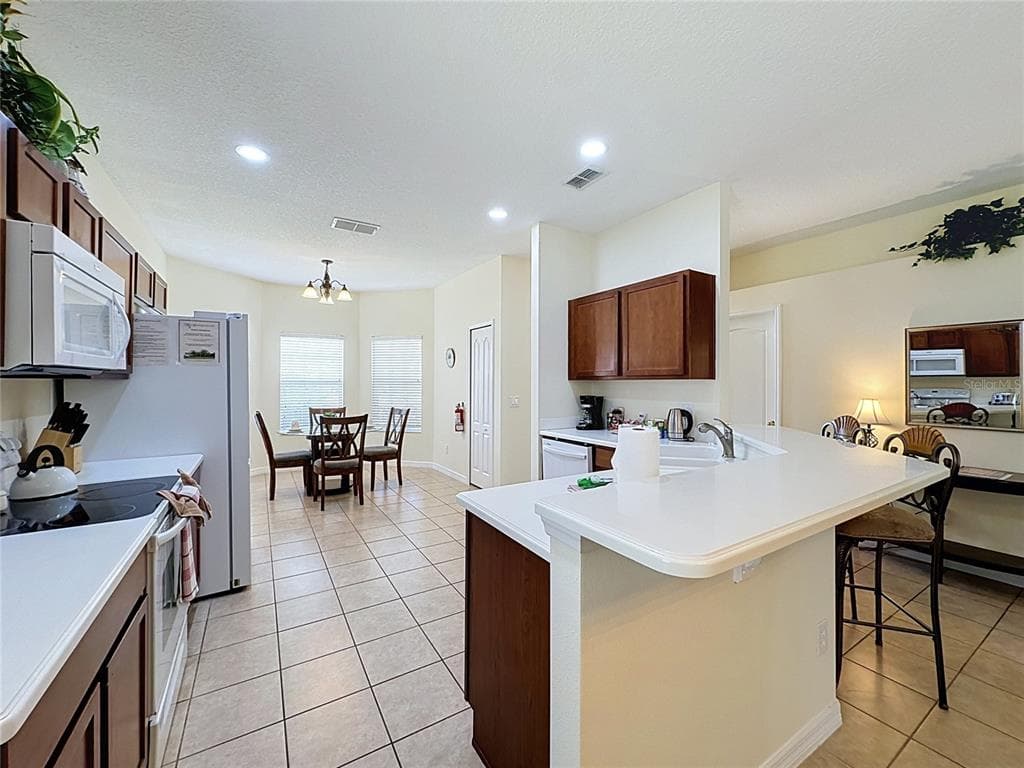 906 DORSET PLACE photo 5