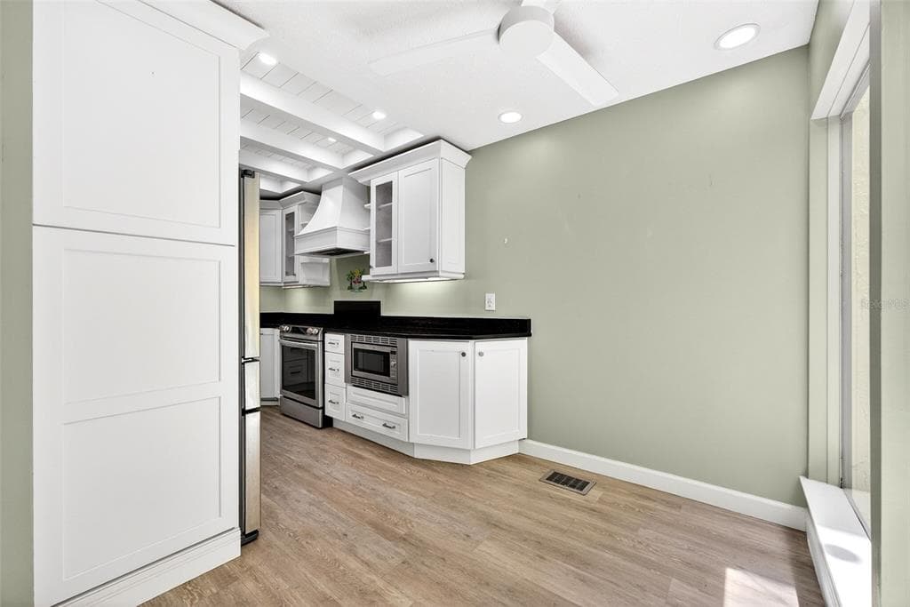 25188 MARION AVENUE 1006 photo 18