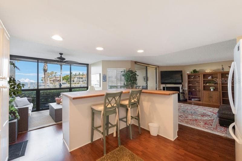 1060 PINELLAS BAYWAY S 103 photo 17