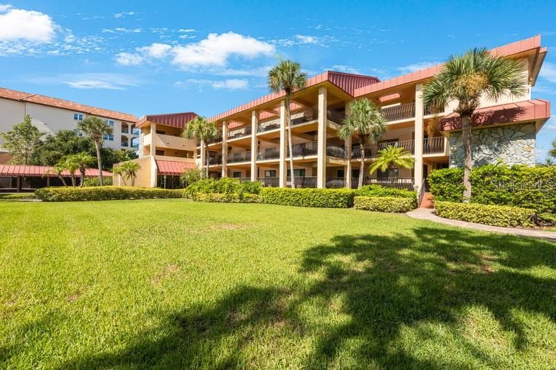 1060 PINELLAS BAYWAY S 103 photo 1