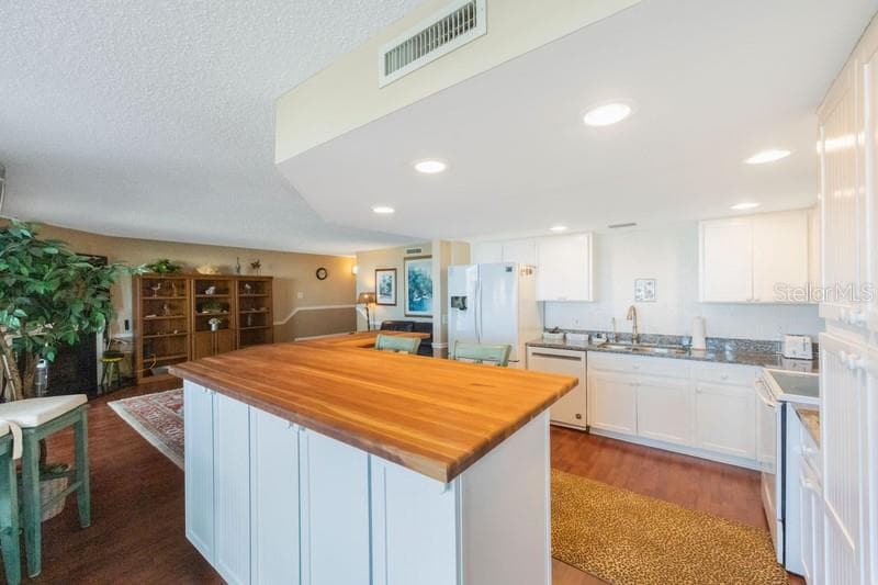 1060 PINELLAS BAYWAY S 103 photo 20