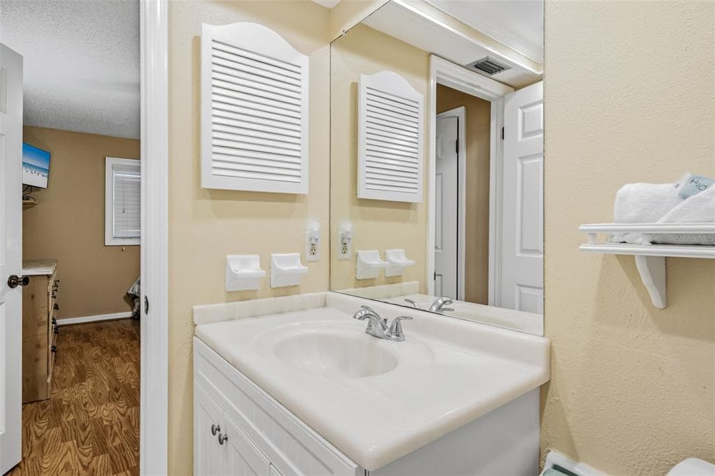 17200 GULF BOULEVARD 202 photo 23