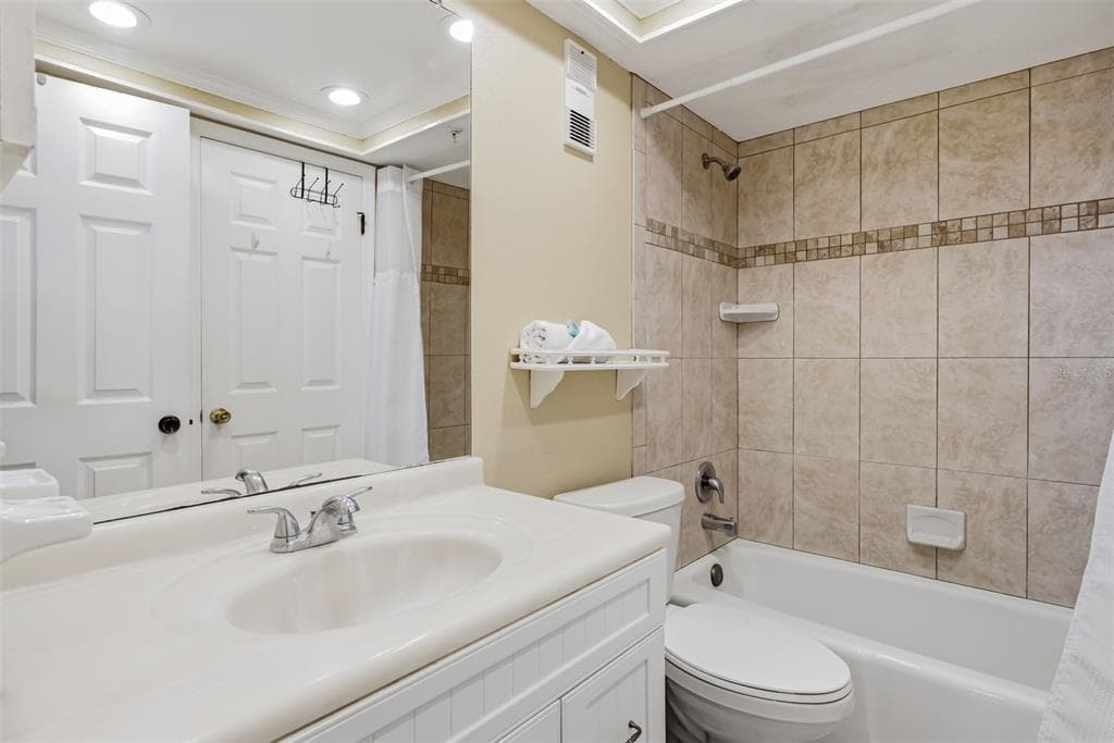 17200 GULF BOULEVARD 202 photo 22