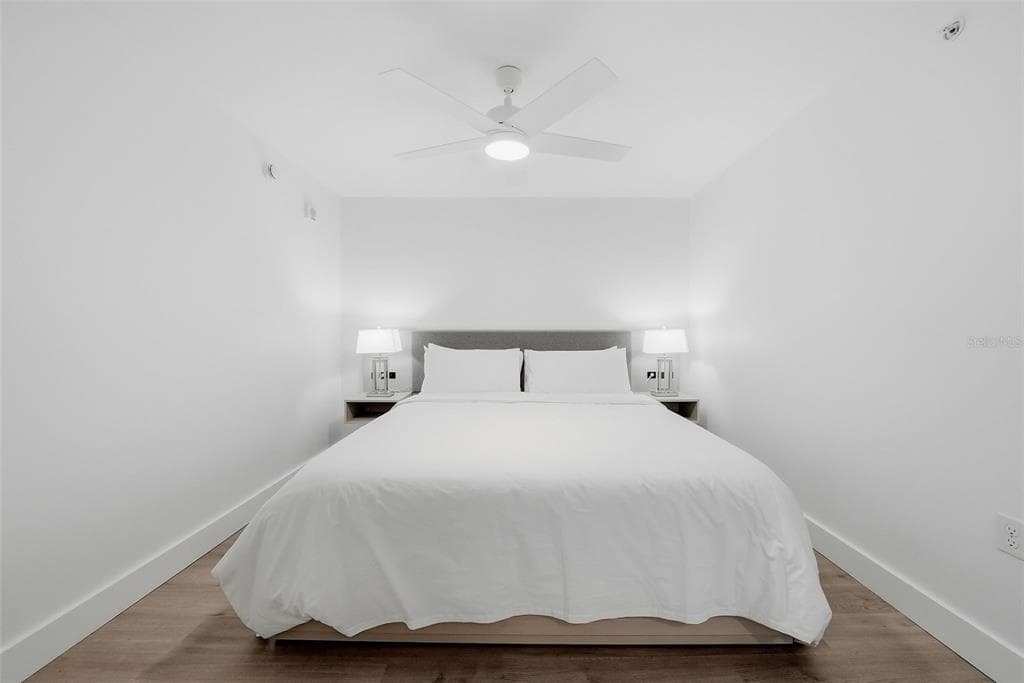 411 E SHORE DRIVE 514 photo 10