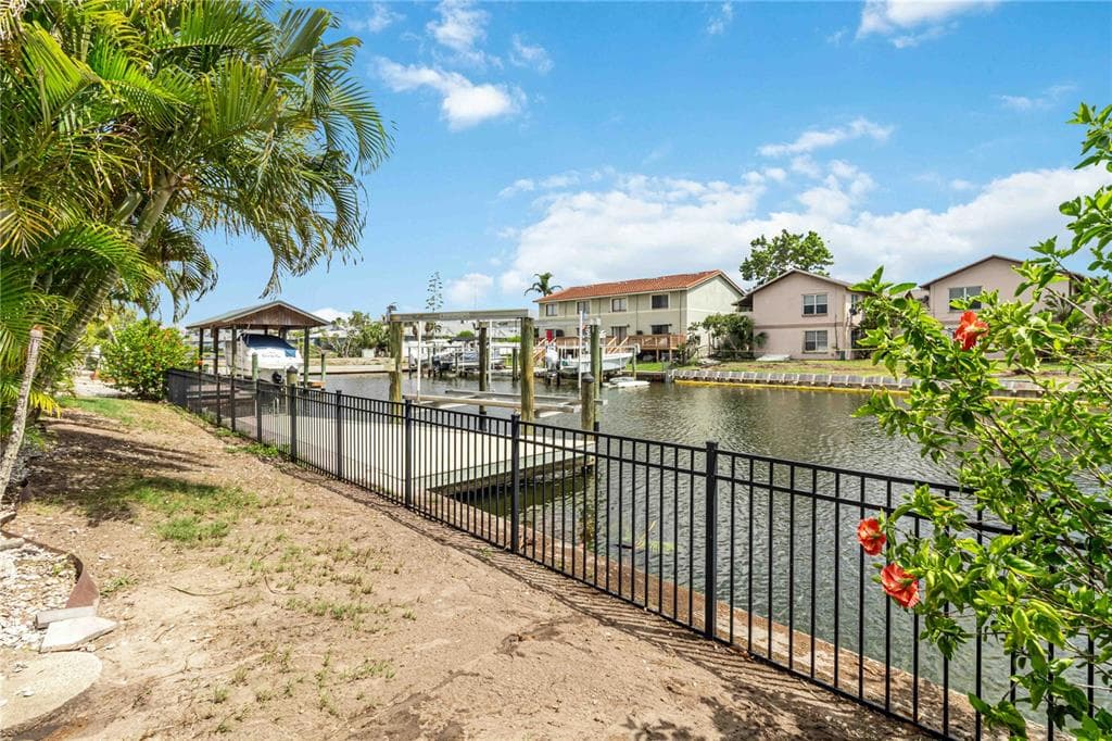 1004 SPINDLE PALM WAY photo 14