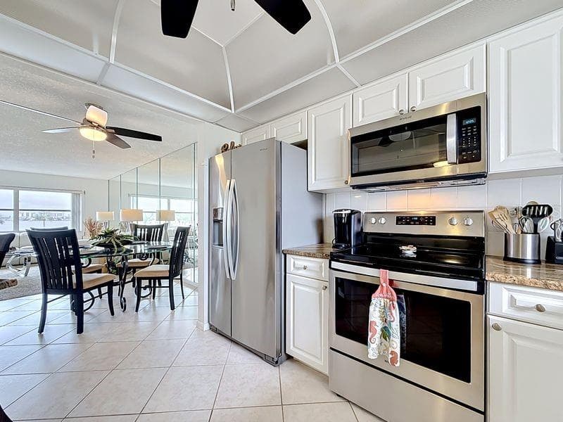 4550 COVE CIRCLE 302 photo 9