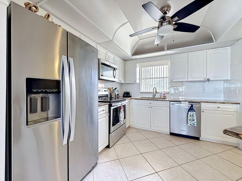 4550 COVE CIRCLE 302 photo 10