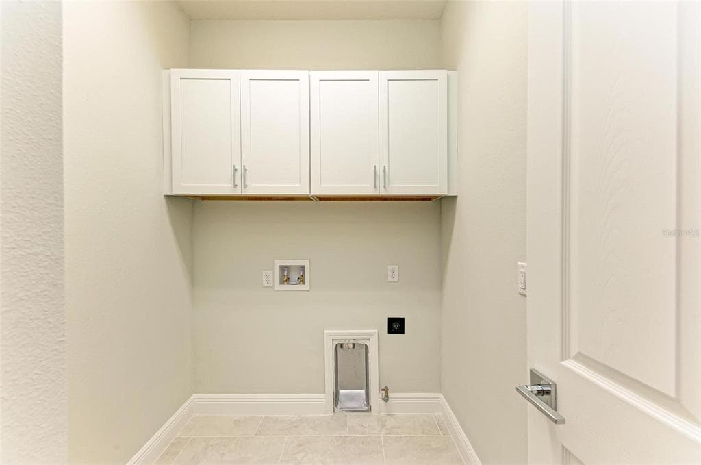 172 VAN GOGH COVE photo 22