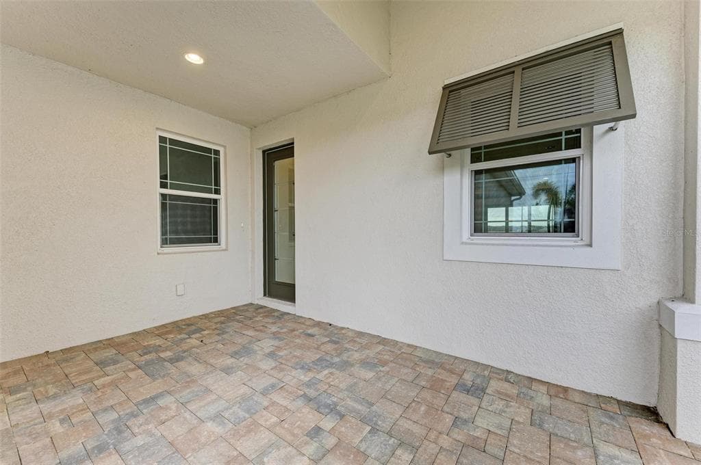 172 VAN GOGH COVE photo 3