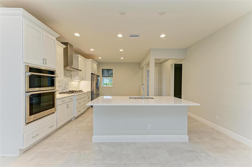 172 VAN GOGH COVE photo 5