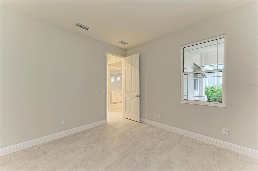 172 VAN GOGH COVE photo 20