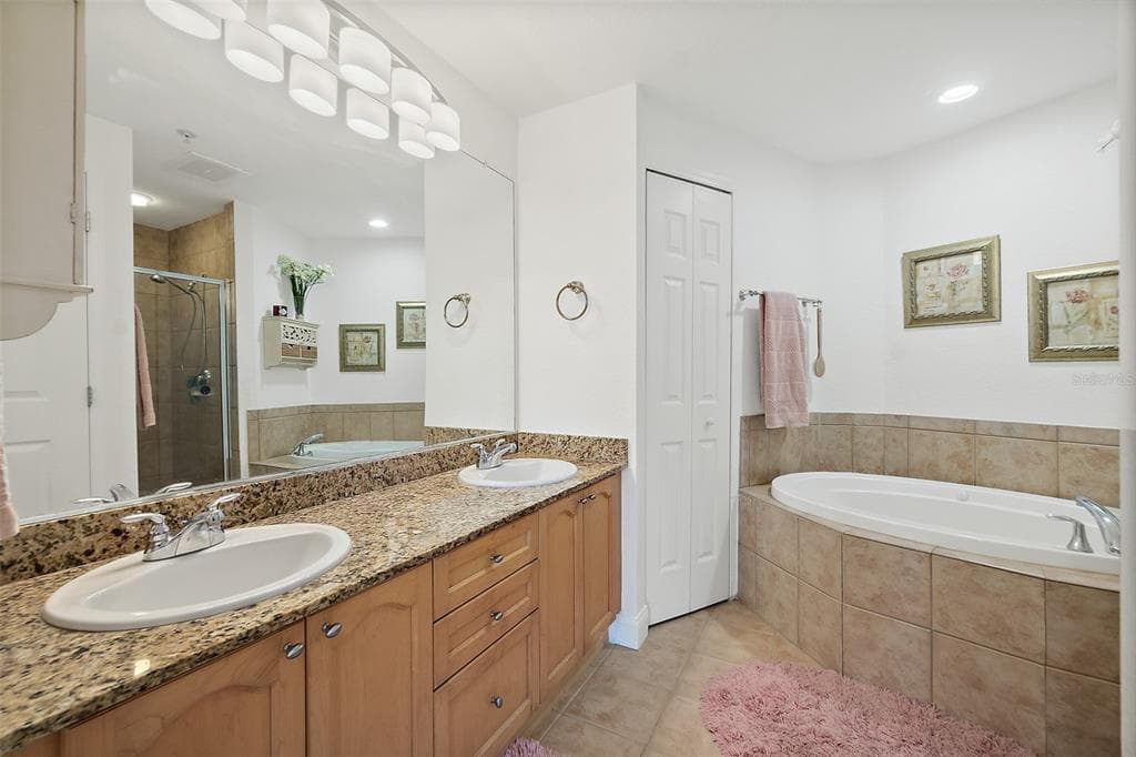 2 OCEANS WEST BOULEVARD 606 photo 23