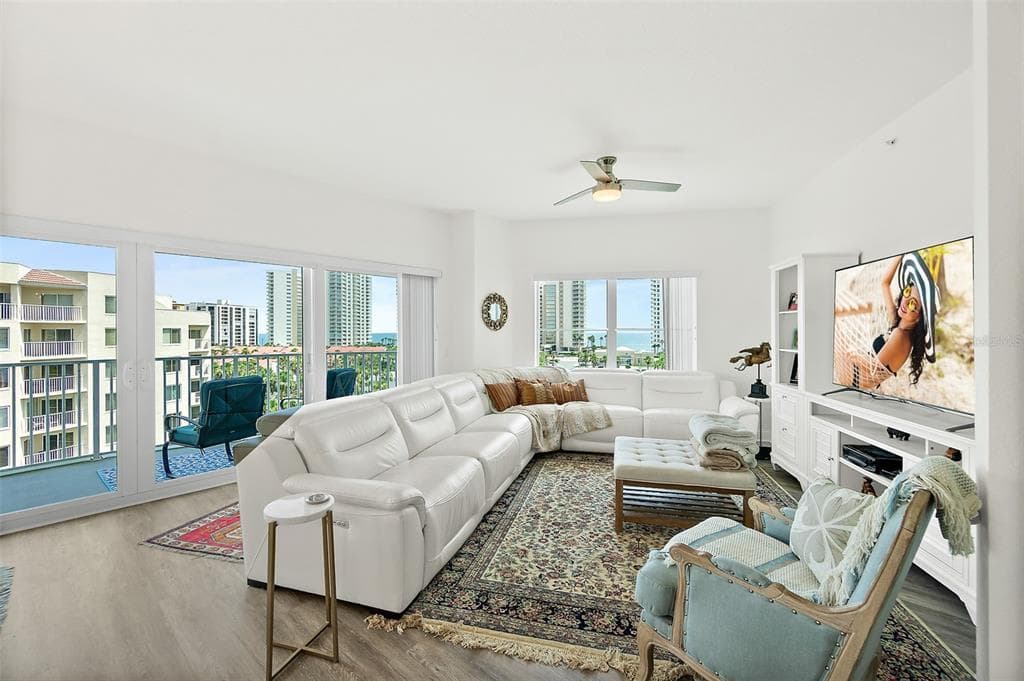 2 OCEANS WEST BOULEVARD 606 photo 2