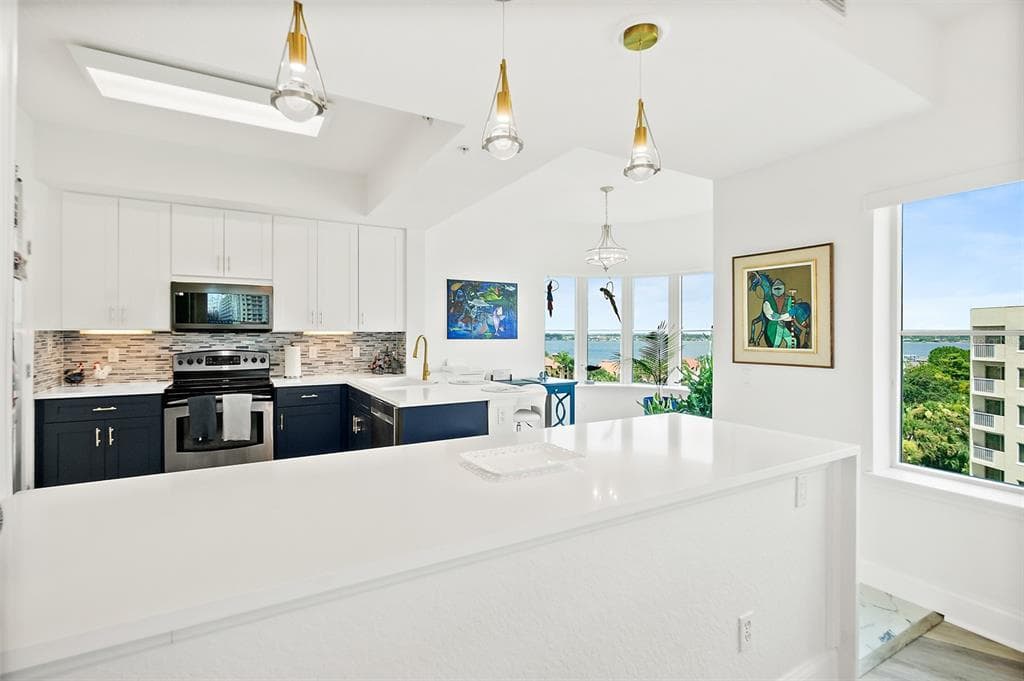 2 OCEANS WEST BOULEVARD 606 photo 13
