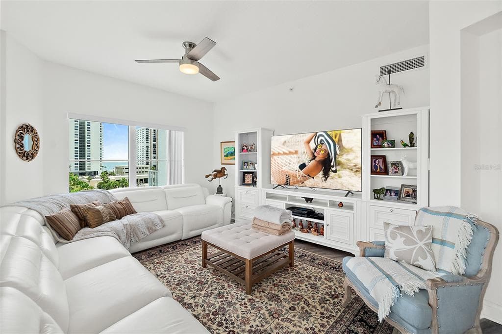 2 OCEANS WEST BOULEVARD 606 photo 3