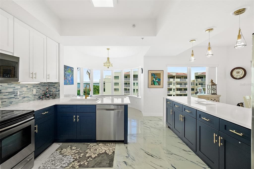 2 OCEANS WEST BOULEVARD 606 photo 14