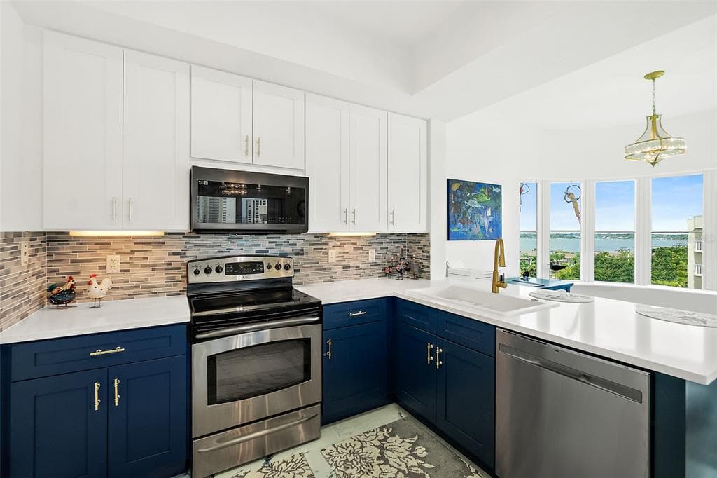 2 OCEANS WEST BOULEVARD 606 photo 15