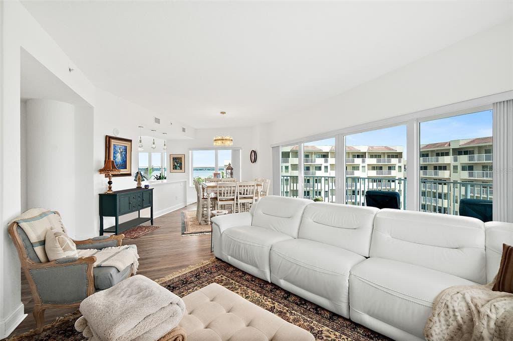 2 OCEANS WEST BOULEVARD 606 photo 4