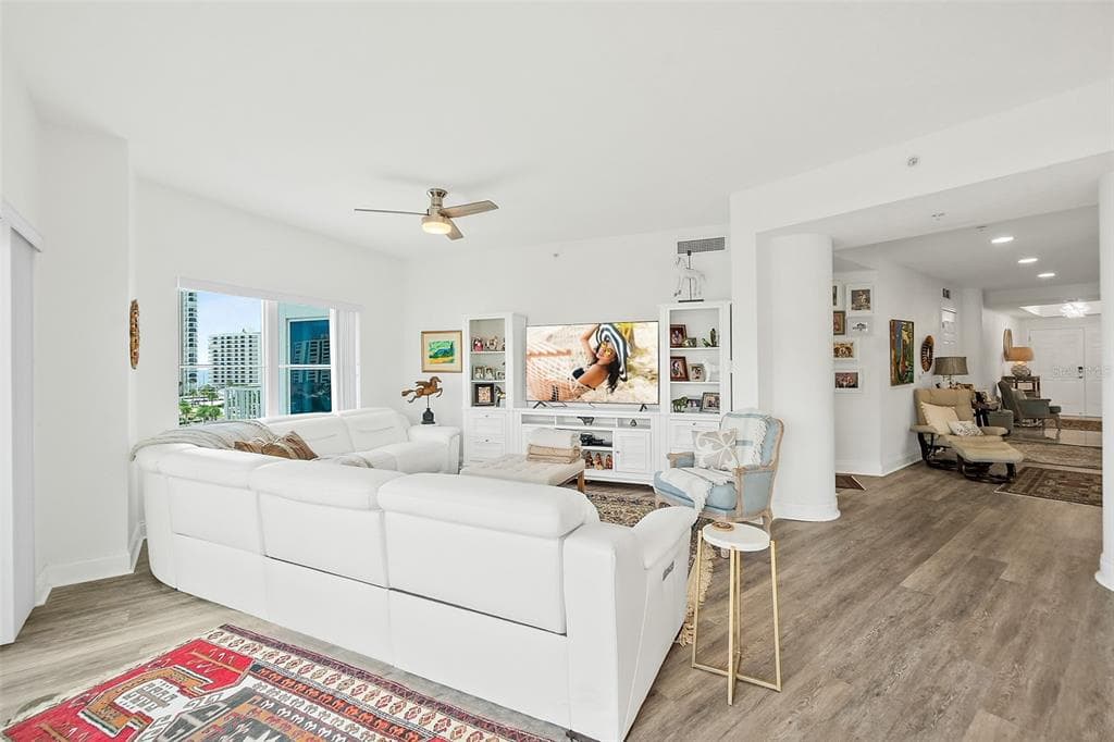2 OCEANS WEST BOULEVARD 606 photo 8
