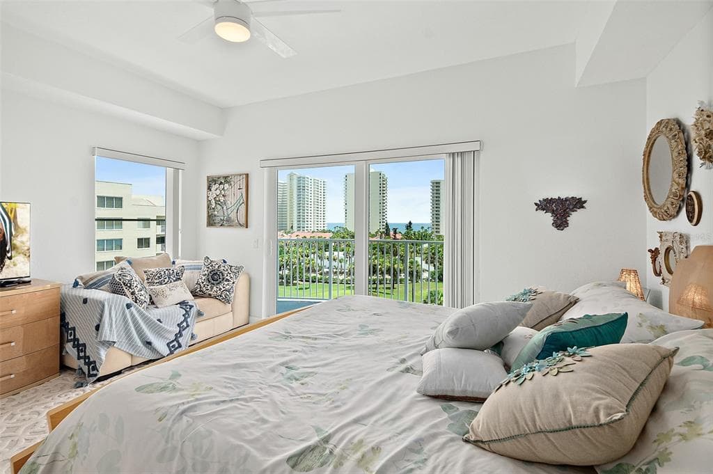 2 OCEANS WEST BOULEVARD 606 photo 25