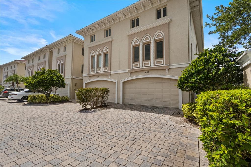 1008 PASEO DEL RIO NE photo 1