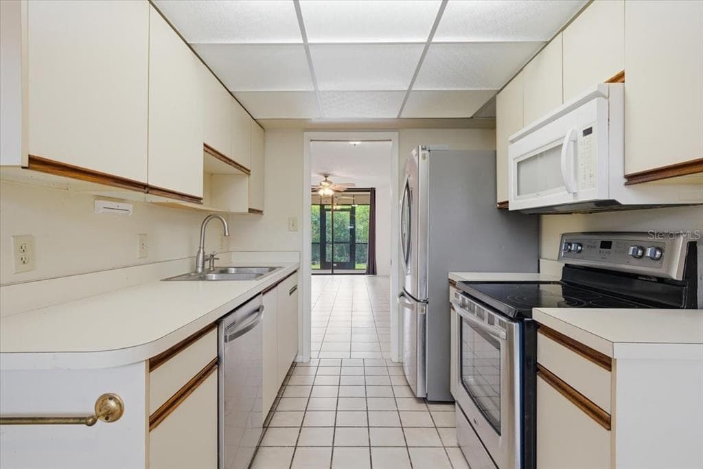 1332 PASADENA 102 photo 14