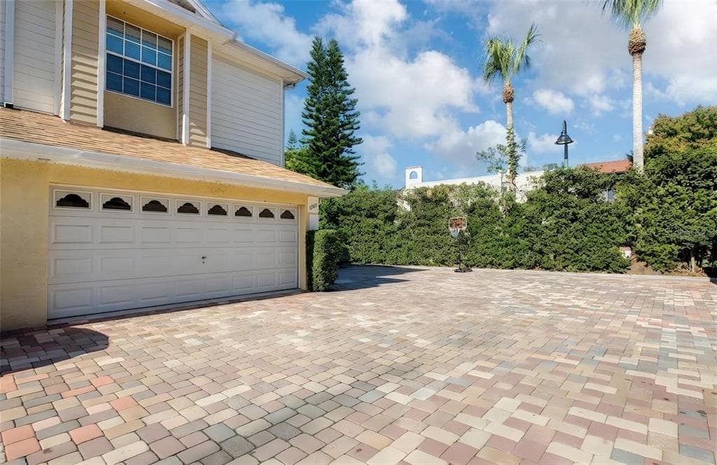 2982 ESTANCIA PLACE photo 2