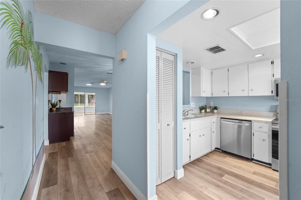 3351 STONEHAVEN COURT W C photo 2