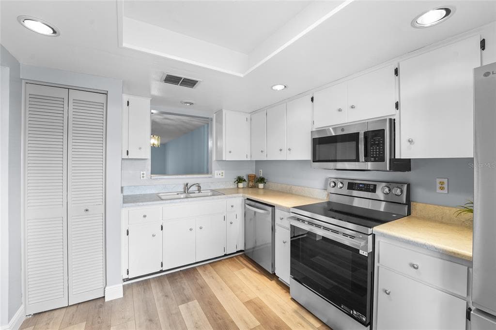 3351 STONEHAVEN COURT W C photo 4