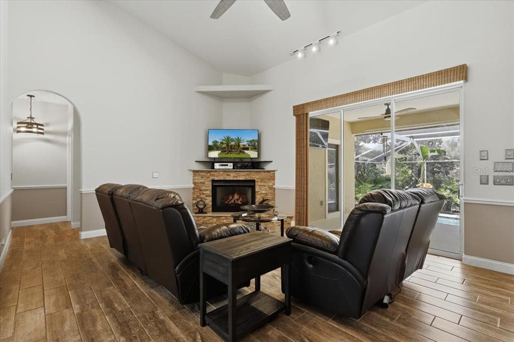 25 COTTONWOOD COURT photo 18