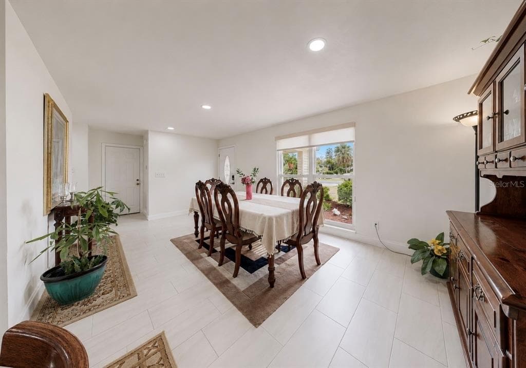803 LEISEY CIRCLE photo 17