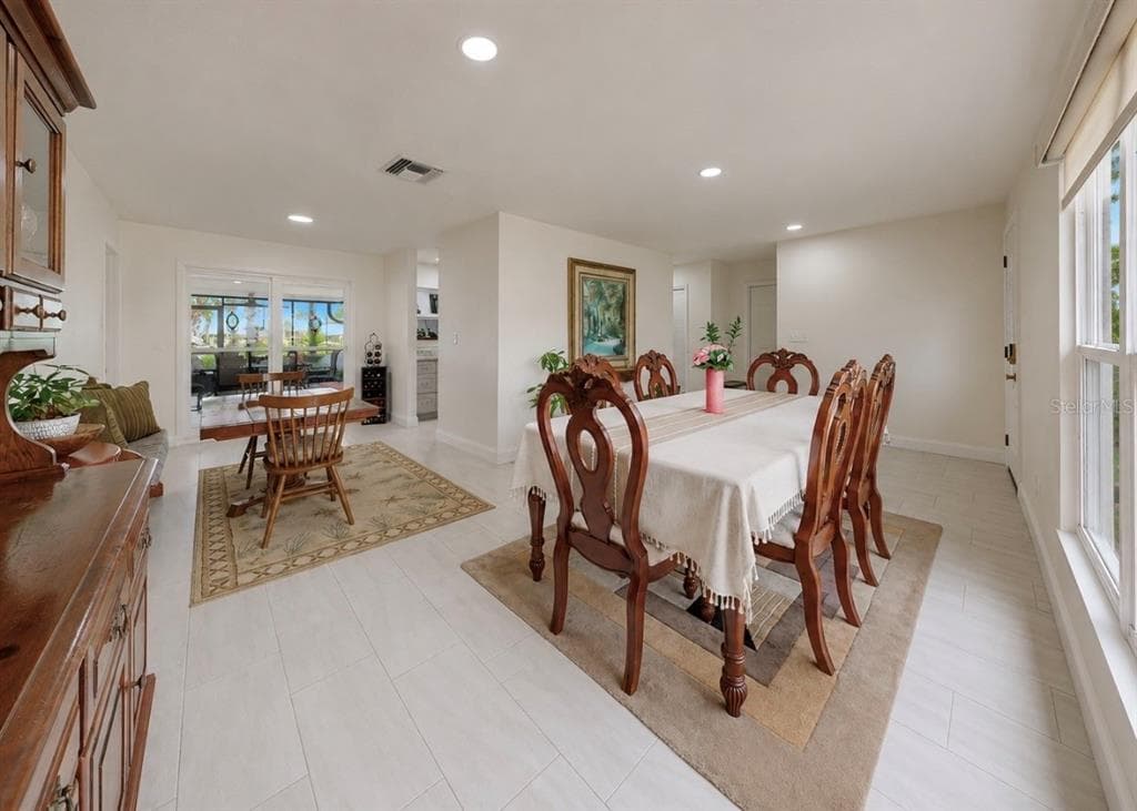 803 LEISEY CIRCLE photo 16