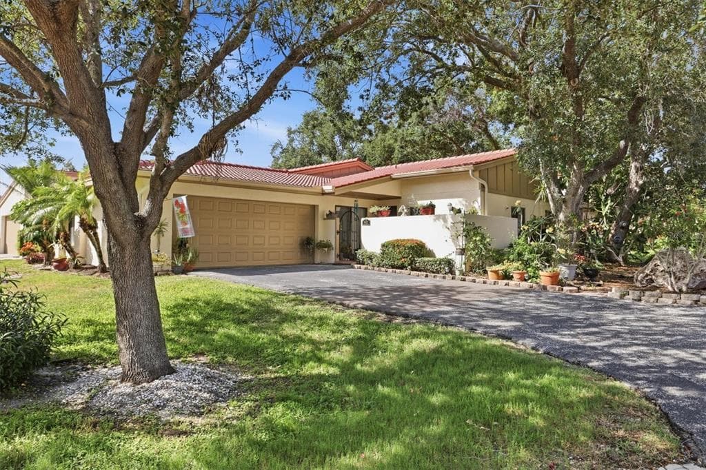 6421 SUN EAGLE LANE photo 1