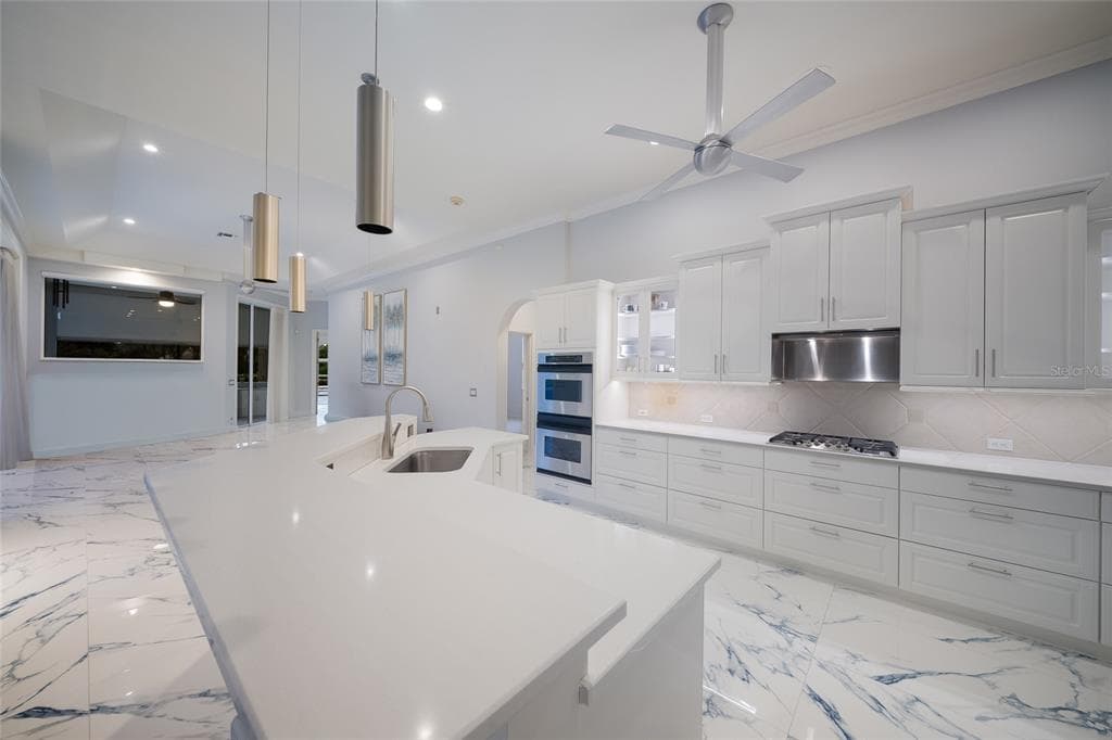 7920 ROYAL QUEENSLAND WAY photo 18