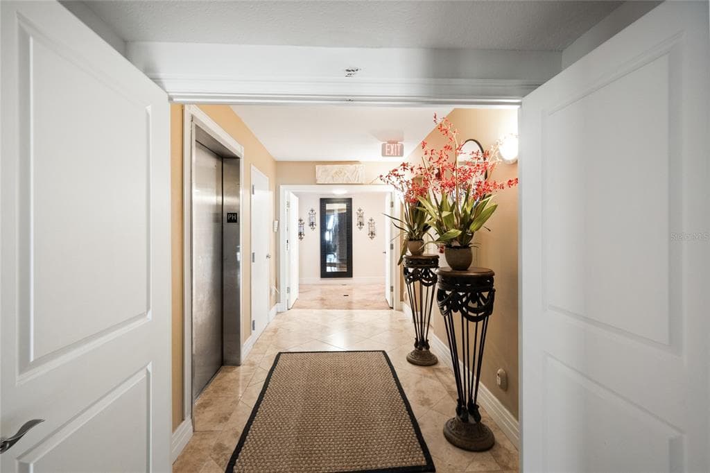 1350 GULF BOULEVARD 901 photo 2