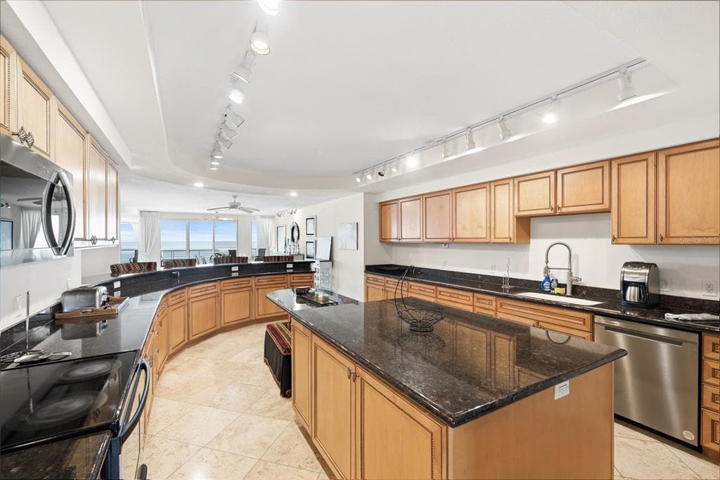 1350 GULF BOULEVARD 901 photo 6