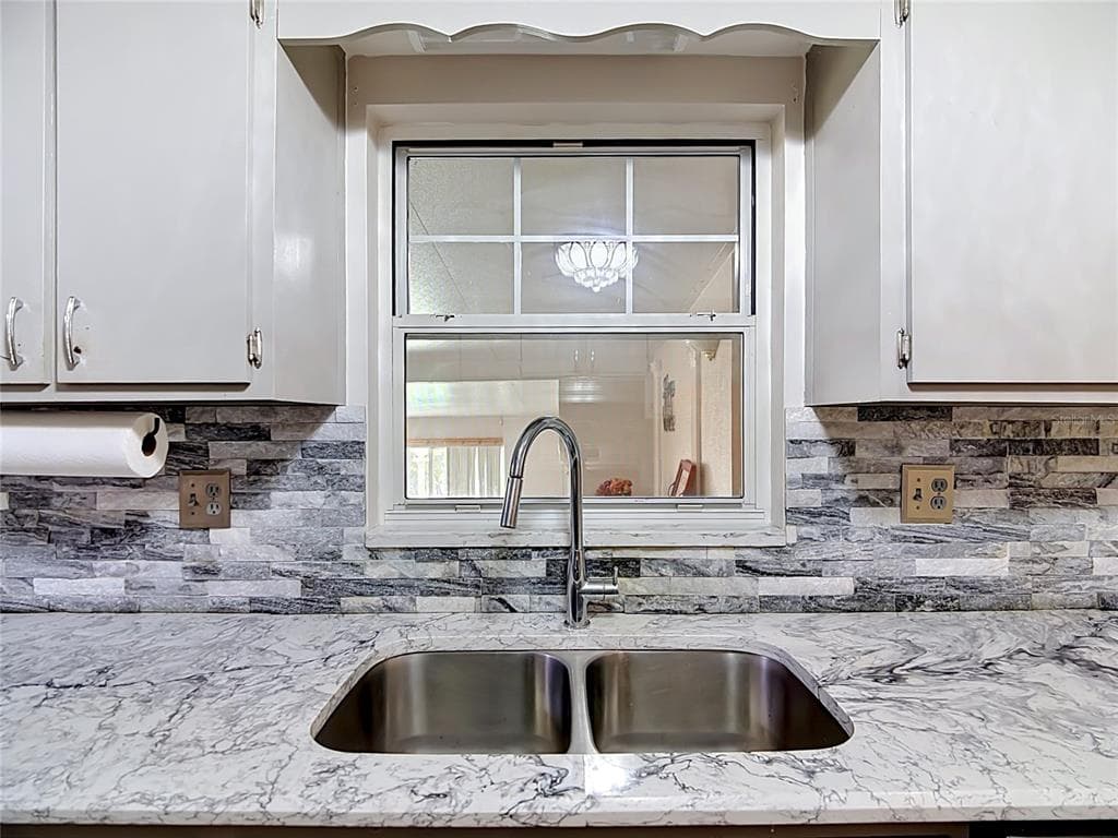 331 BAY STREET photo 18