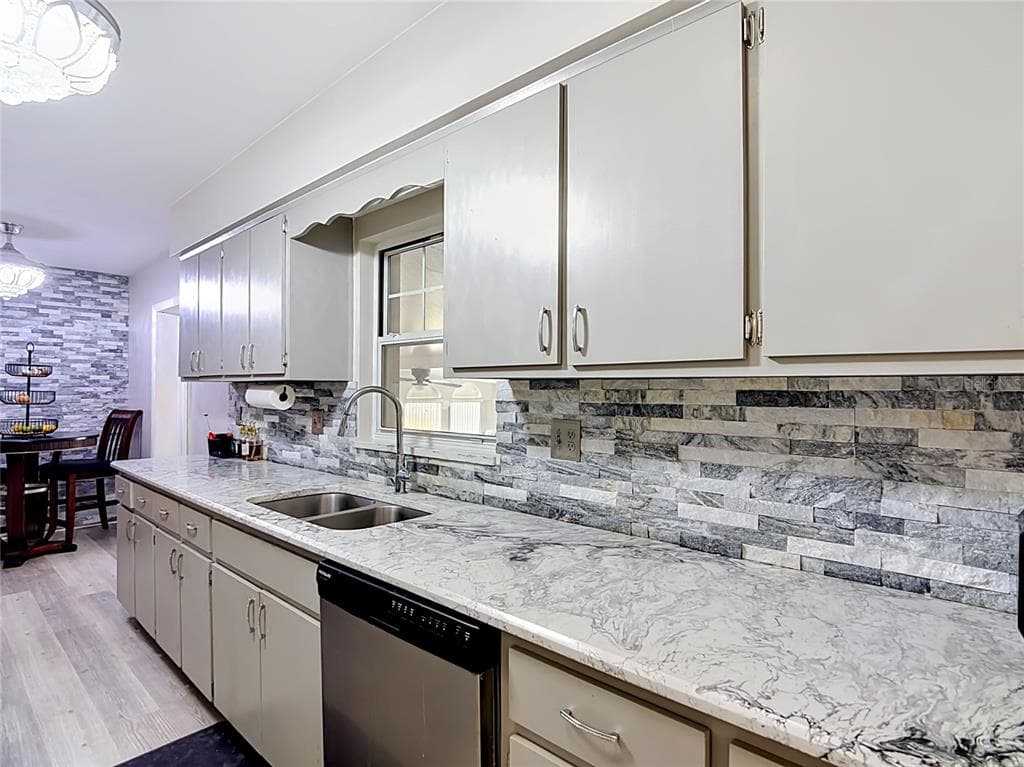 331 BAY STREET photo 15