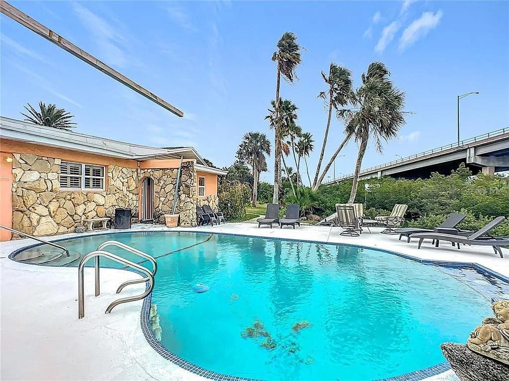 2 RICHMOND DRIVE photo 21