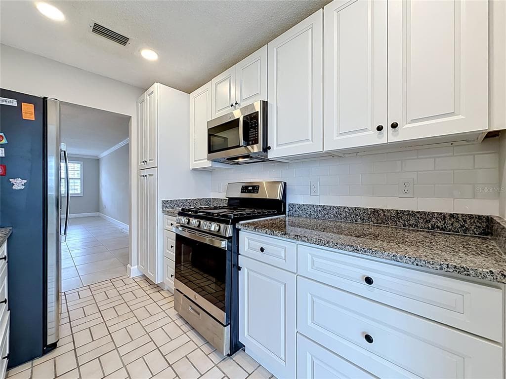6025 SHORE BOULEVARD S 106 photo 18