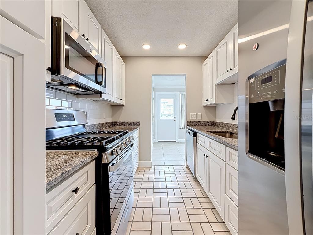 6025 SHORE BOULEVARD S 106 photo 15