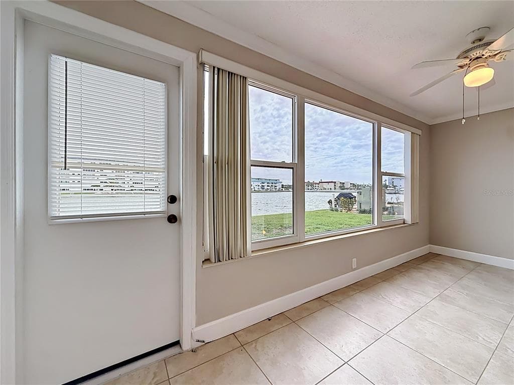 6025 SHORE BOULEVARD S 106 photo 21